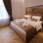 The Crown Boutique & 4*