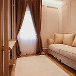 Hotel The Crown Boutique & Tirana