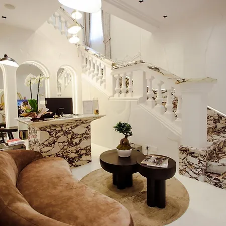 Hotel The Crown Boutique & Tirana