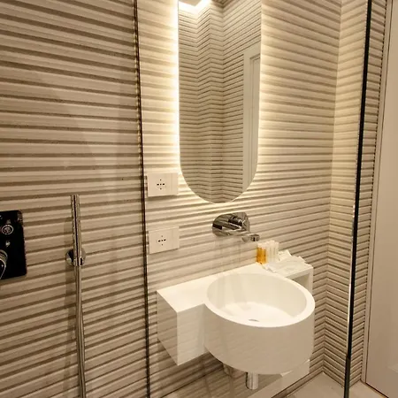 The Crown Boutique & 4*