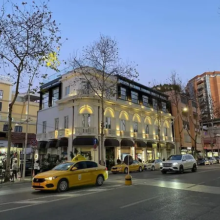 Hotel The Crown Boutique &