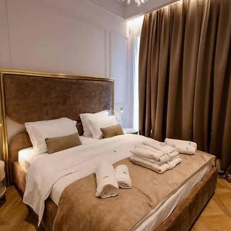 Hotel The Crown Boutique & Tirana