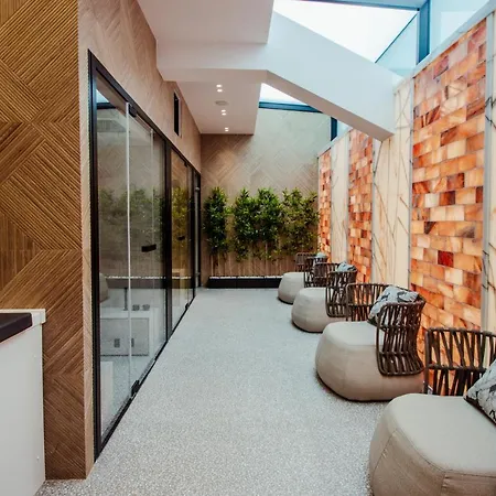 Hotel The Crown Boutique & Tirana