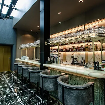 The Crown Boutique & 4*