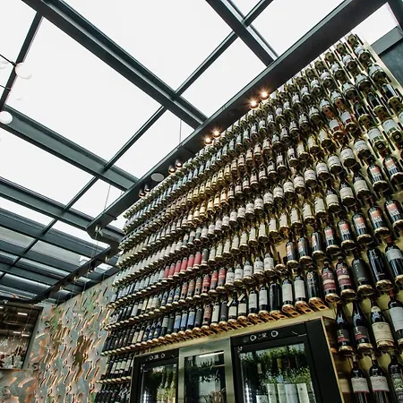 Hotel The Crown Boutique & Tirana