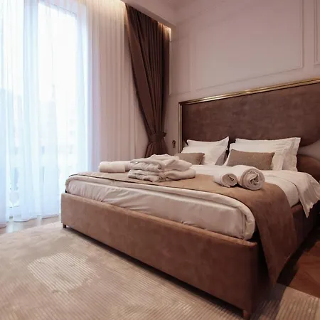 Hotel The Crown Boutique & 4*