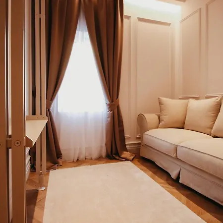 Hotel The Crown Boutique & Tirana