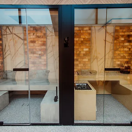 酒店 The Crown Boutique & 4*