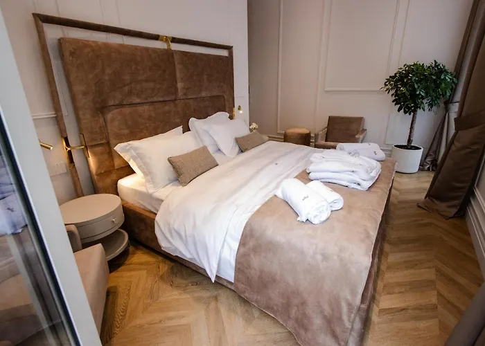 The Crown Boutique & Tirana