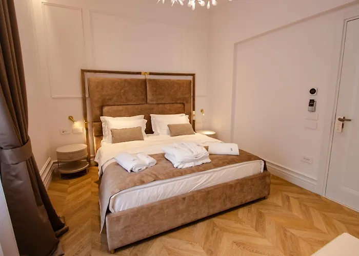 The Crown Boutique & 4* Tirana