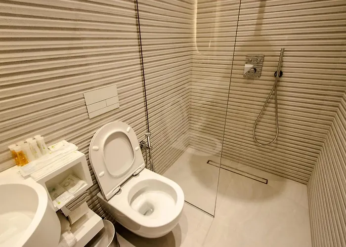 Hotel The Crown Boutique & Tirana