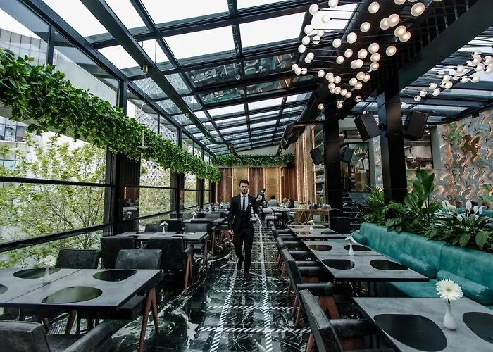 Hotel The Crown Boutique & Tirana