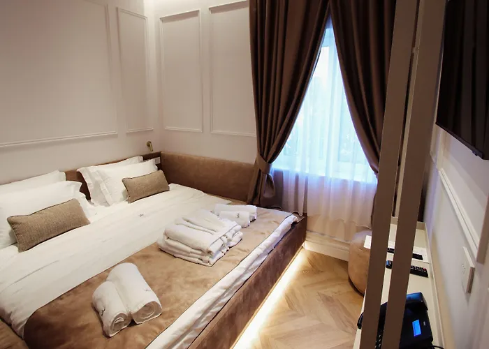 The Crown Boutique & 4* Tirana