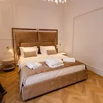 The Crown Boutique & 4* Tirana
