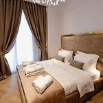 The Crown Boutique & Ξενοδοχείο 4*