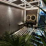 The Crown Boutique & Ξενοδοχείο Τίρανα