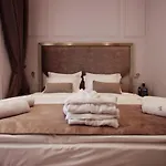 The Crown Boutique & 4*