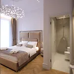 The Crown Boutique & Ξενοδοχείο