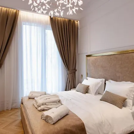 فندق The Crown Boutique & 4*