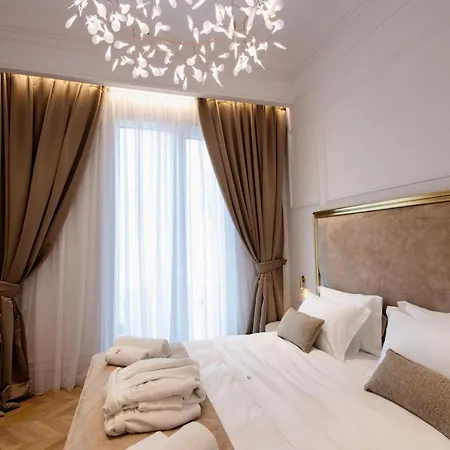 The Crown Boutique & 4* تيرانا