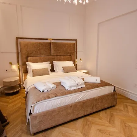 The Crown Boutique & 4* Tirana