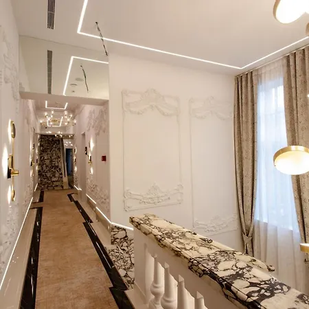 The Crown Boutique & 4* تيرانا