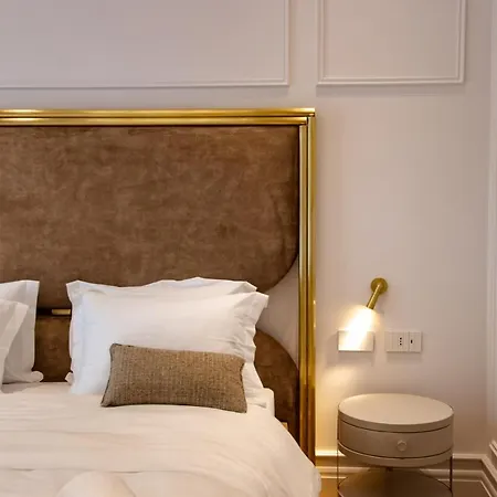 فندق The Crown Boutique &