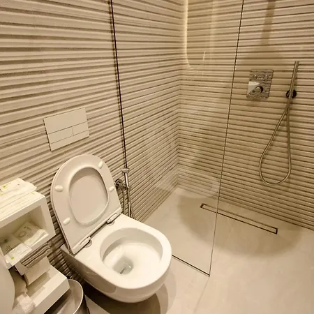 Hotel The Crown Boutique & Tirana