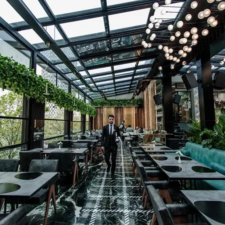 Hotel The Crown Boutique & Tirana