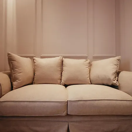 Hotel The Crown Boutique & Tirana