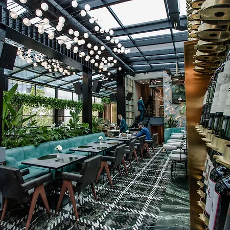 Hotel The Crown Boutique &