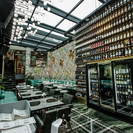 The Crown Boutique & 4* Tirana