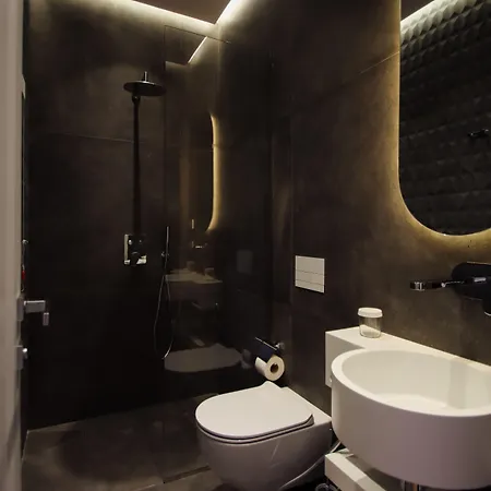 Hotel The Crown Boutique & Tirana