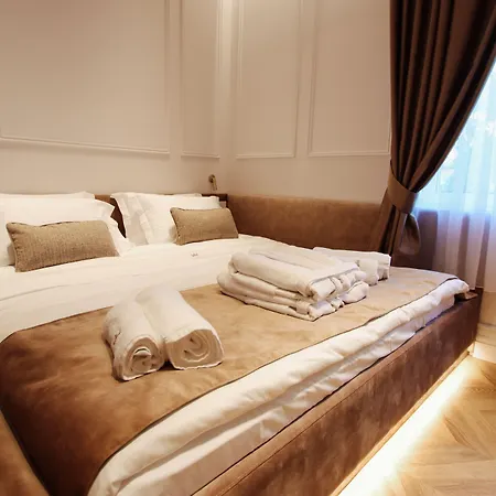 The Crown Boutique & فندق 4*