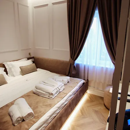 The Crown Boutique & 4* Tirana