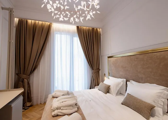 The Crown Boutique & 4* Tirana