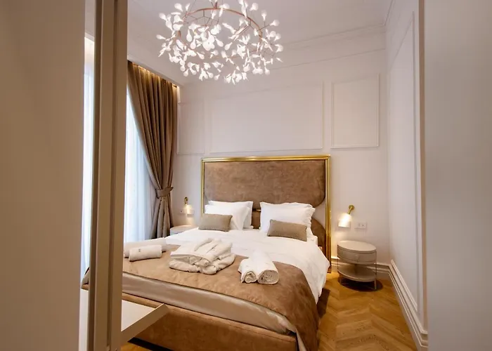 The Crown Boutique & 4* Tirana