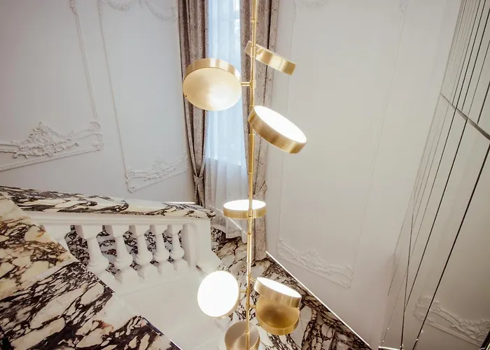 The Crown Boutique & Tirana