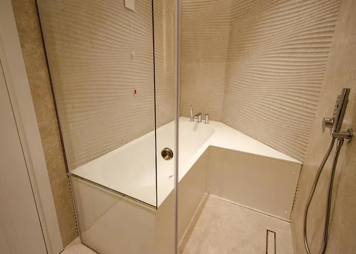 The Crown Boutique & Tirana