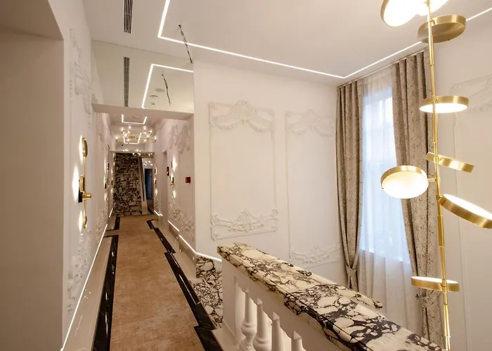 The Crown Boutique & 4* Tirana