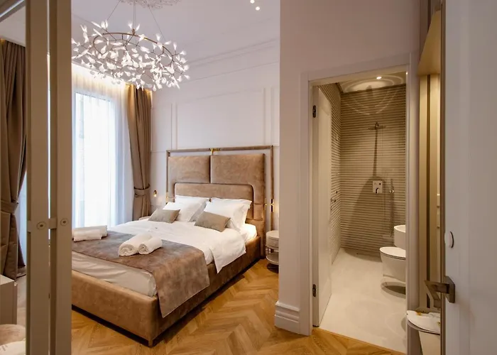 Hotel The Crown Boutique & Tirana