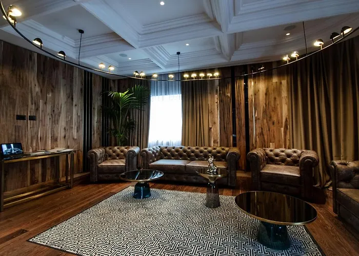 Hotel The Crown Boutique &