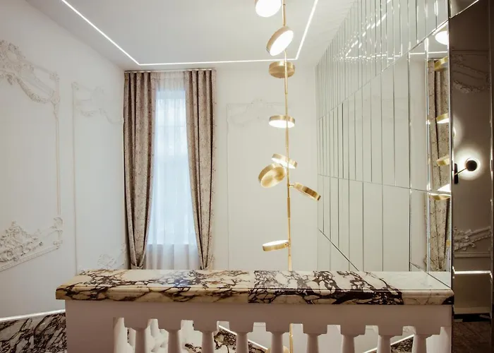 The Crown Boutique & Tirana