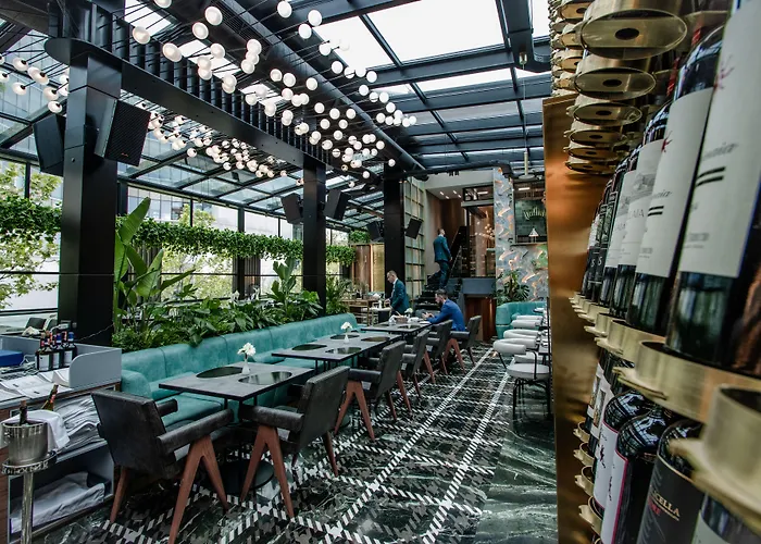 Hotel The Crown Boutique &