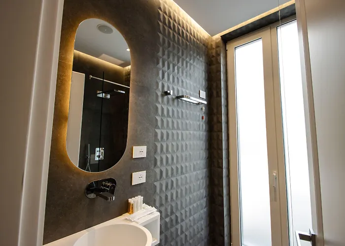 Hotel The Crown Boutique & Tirana