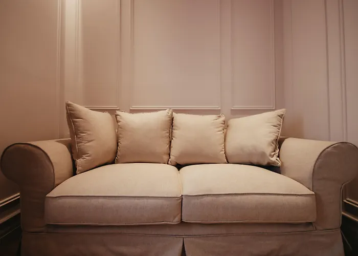 The Crown Boutique & 4*